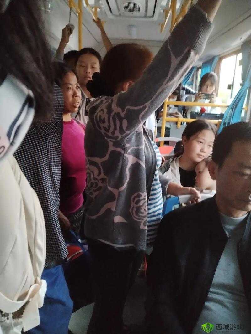真空挤公交车有反应了？网友热议真实体验与感受大公开